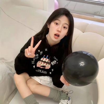 戴流苏耳环的少女封面